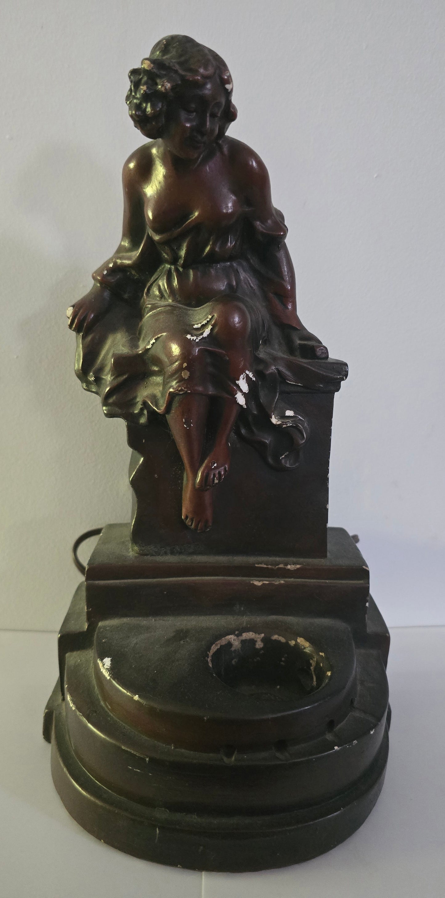Antique lamp with Woman